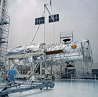 Illustration for article titled Happy 25th Birthday Hubble! Amazing Pics of the Telescope’s Construction